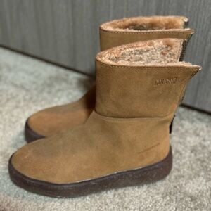 Cougar shoes waterproof boots - lined with lamb fur